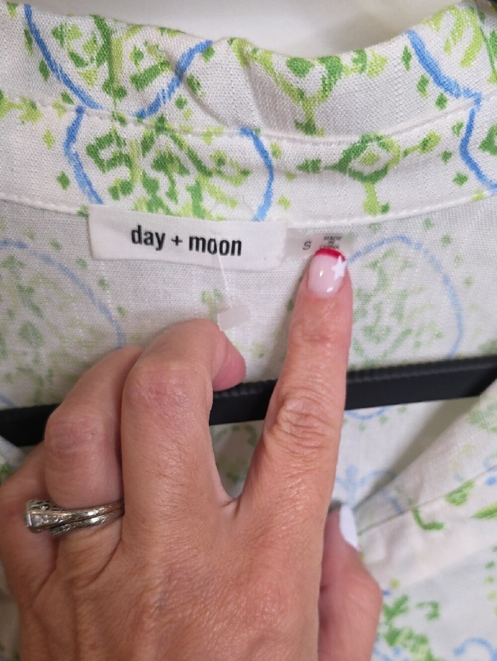 Day + Moon Women's White Green Blue Oversized Printed Button-Up Shirt Sz Small - Picture 2 of 6